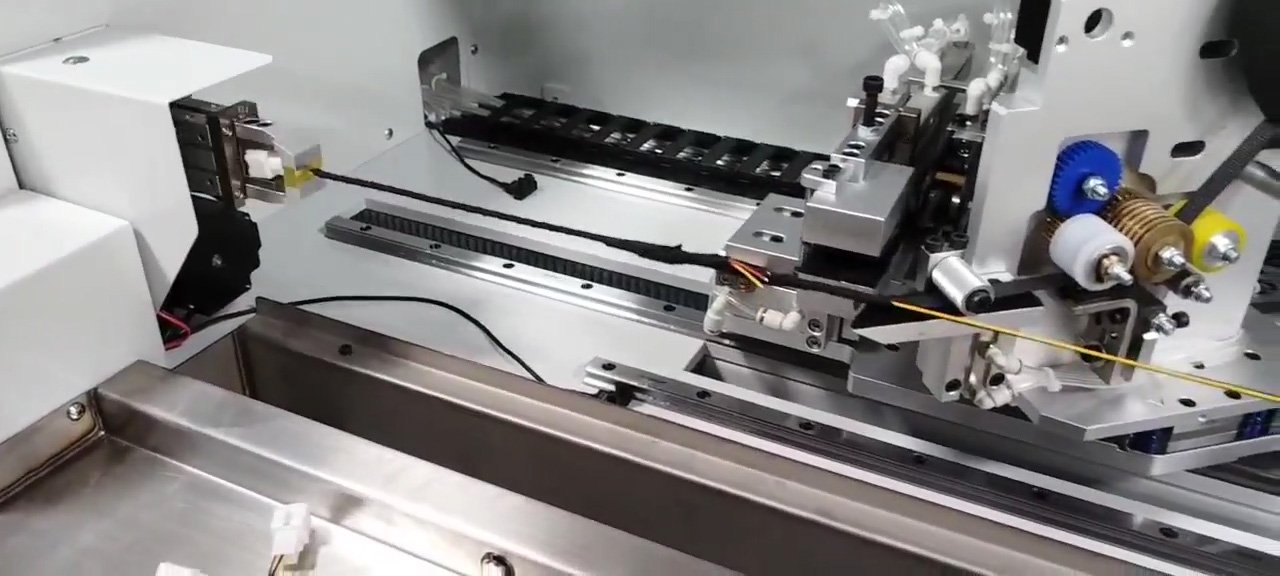 Máquina Automática de Enrolar Fita Adesiva para Múltiplas Seções – Enrolamento Simultâneo de Alta Precisão