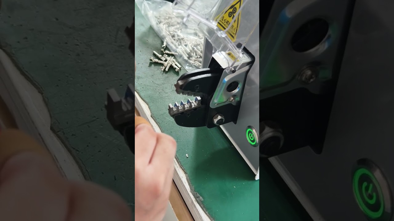 Máquina de Crimpagem Elétrica para Conectores Solares (Vídeo de Cliente) #máquina #fábrica