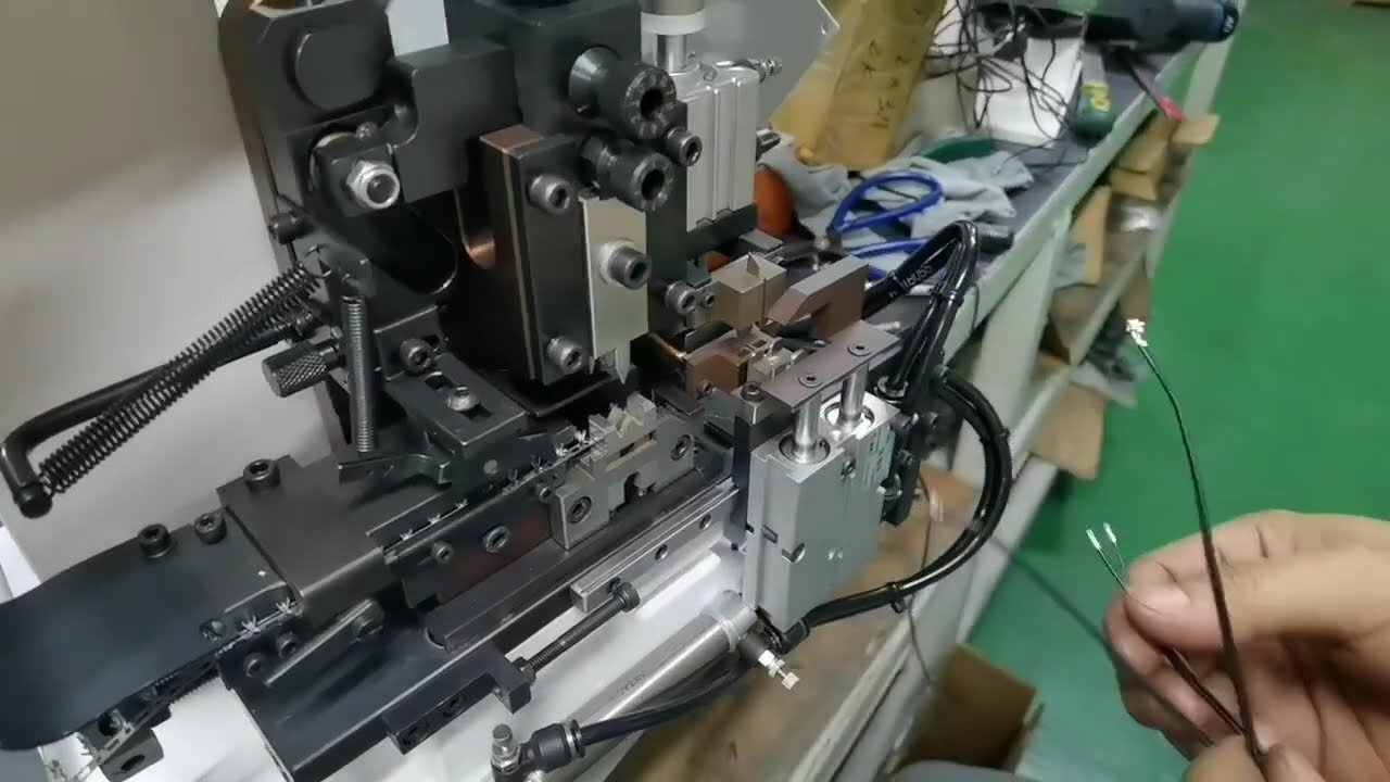 Máquina de Corte e Crimpagem de Fios: Divida Fios Paralelos e Crimpe em Uma Única Etapa