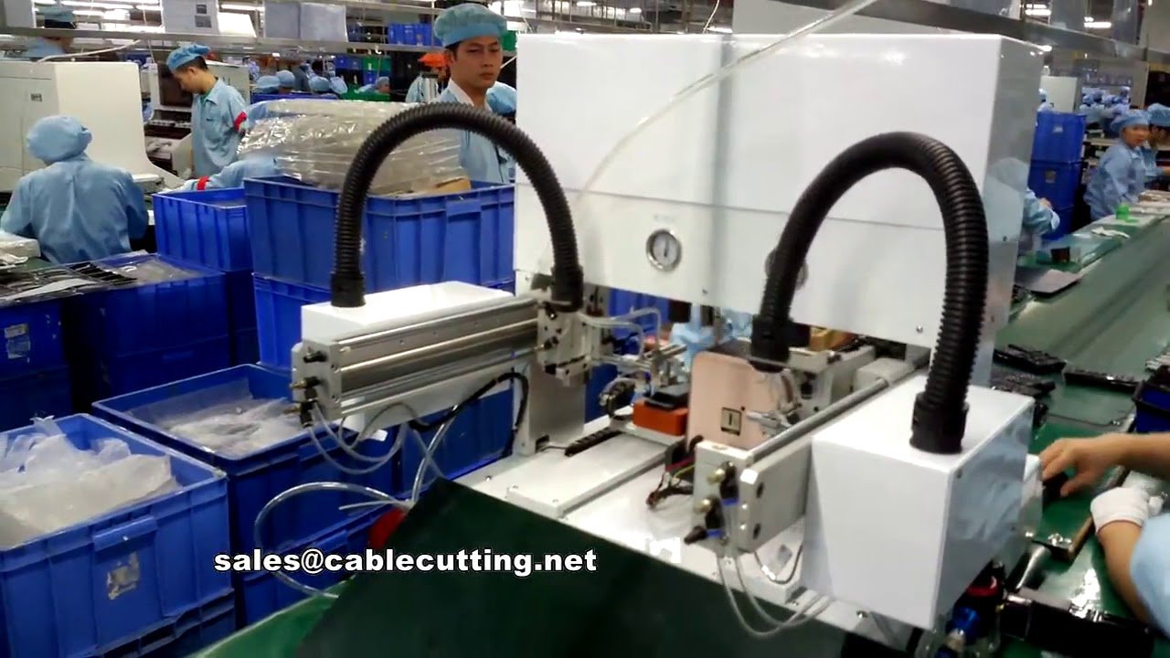 Máquina de aparafusar automática com braço robótico para montagem industrial