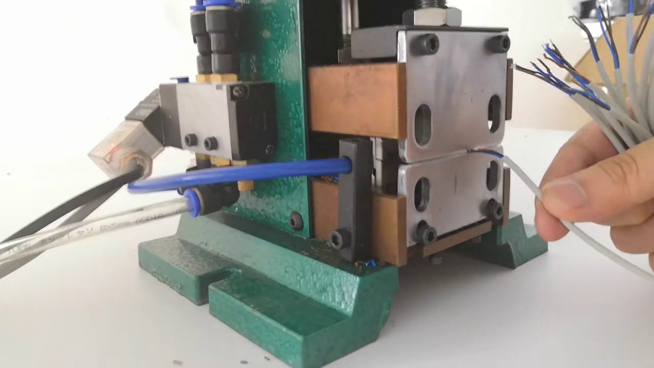 Máquina Vertical Pneumática de Decapagem de Fios | Alta Performance Industrial