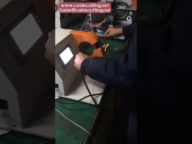 Máquina Semiautomática de Envelopamento de Chicotes de Cabos com Fita