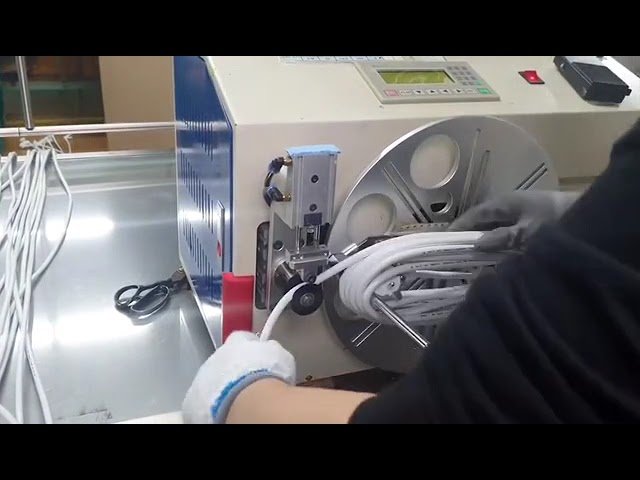 Máquina de enrolar e agrupar cabos para tomadas WPM-210