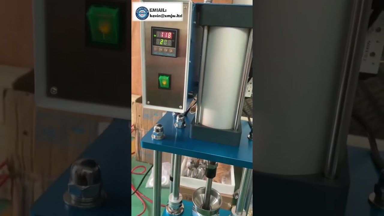 Máquina de injeção vertical pequena para plugs, interruptores e carregadores - ABS, PP, PE - 10g