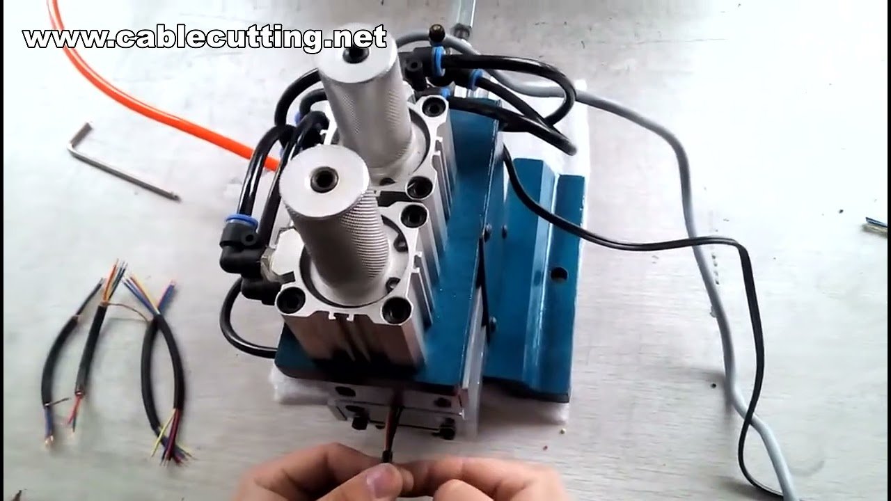 Máquina de Decapar Cabos Pneumática Vertical 4F: Precisão e Automação Industrial