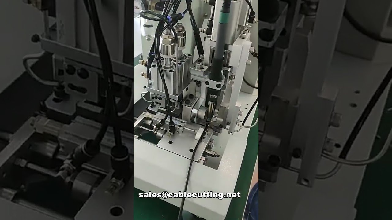 Máquina automática para fabricação de cabos USB: corte, descascamento, soldagem e crimpagem