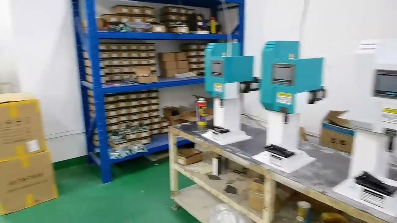 Máquina Terminal Totalmente Servo em Produção - Automação de Alta Precisão