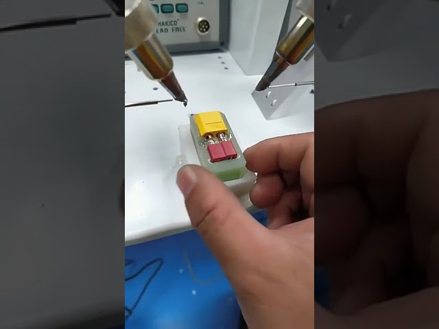 Máquina de Solda Semiautomática com Mais de 10 Anos de Experiência - Fabricação de Cabo USB, Cabeça Dupla