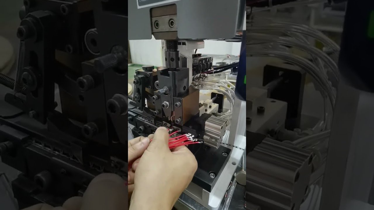 Máquina de Decapar e Crimpar Tudo em Um: O Artefato de Alta Eficiência para Automação Industrial