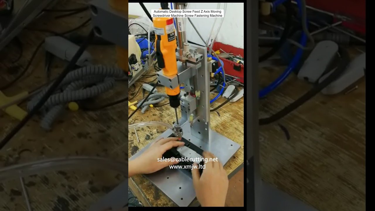 Máquina Automática de Aperto de Parafusos com Alimentador de Mesa e Eixo Z Móvel