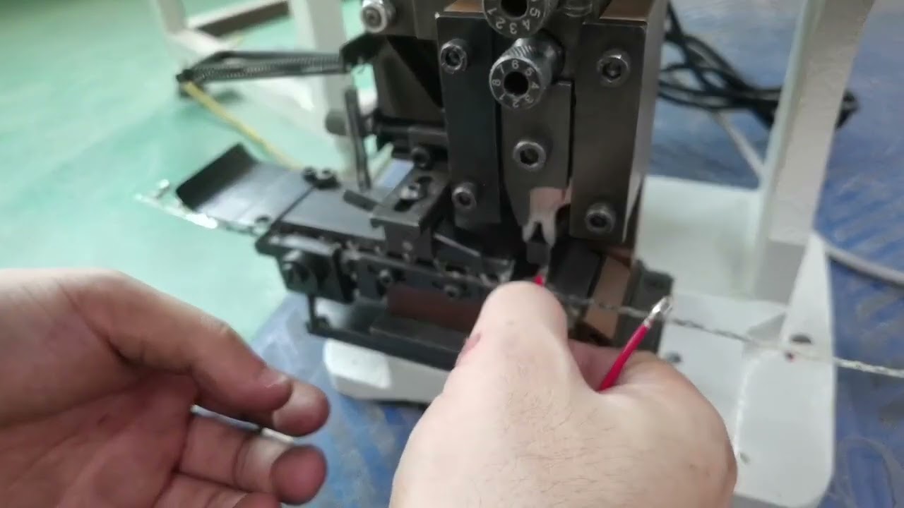 Máquina de Crimpagem de Terminais em Vídeo Real - Equipamento para Automação Industrial