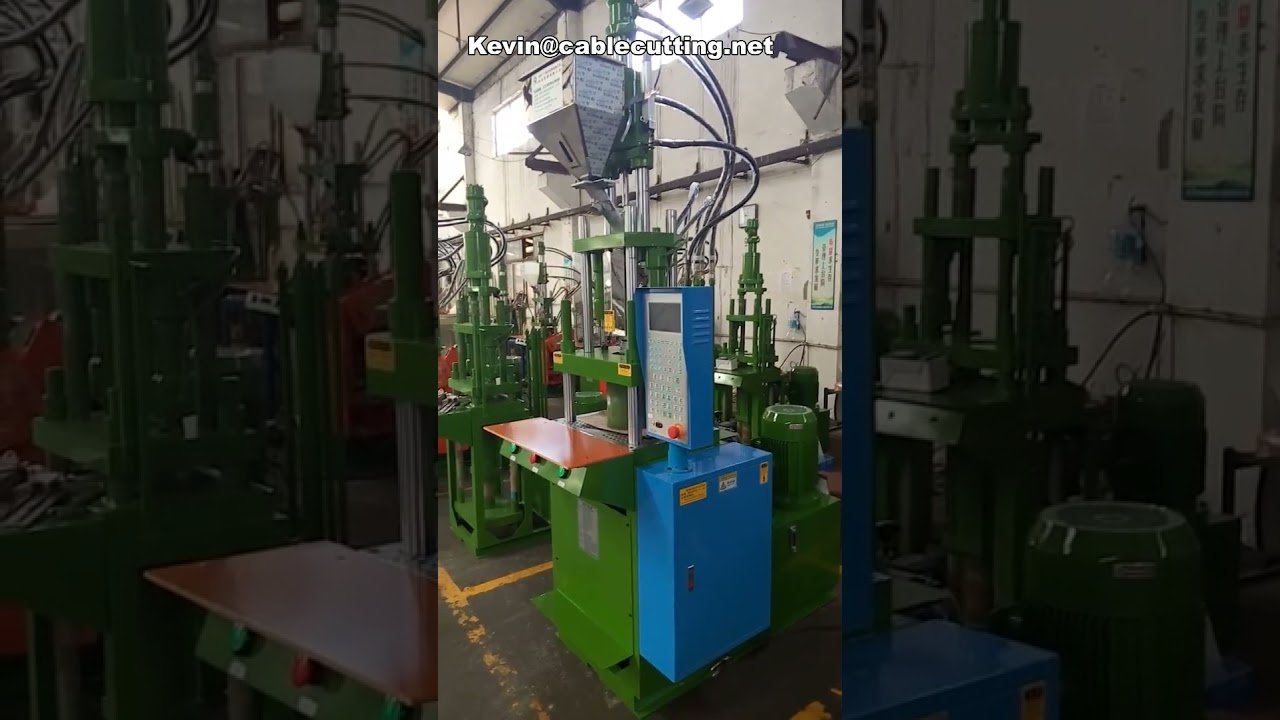 Máquina de Moldagem por Injeção para Produção de Plugues Elétricos