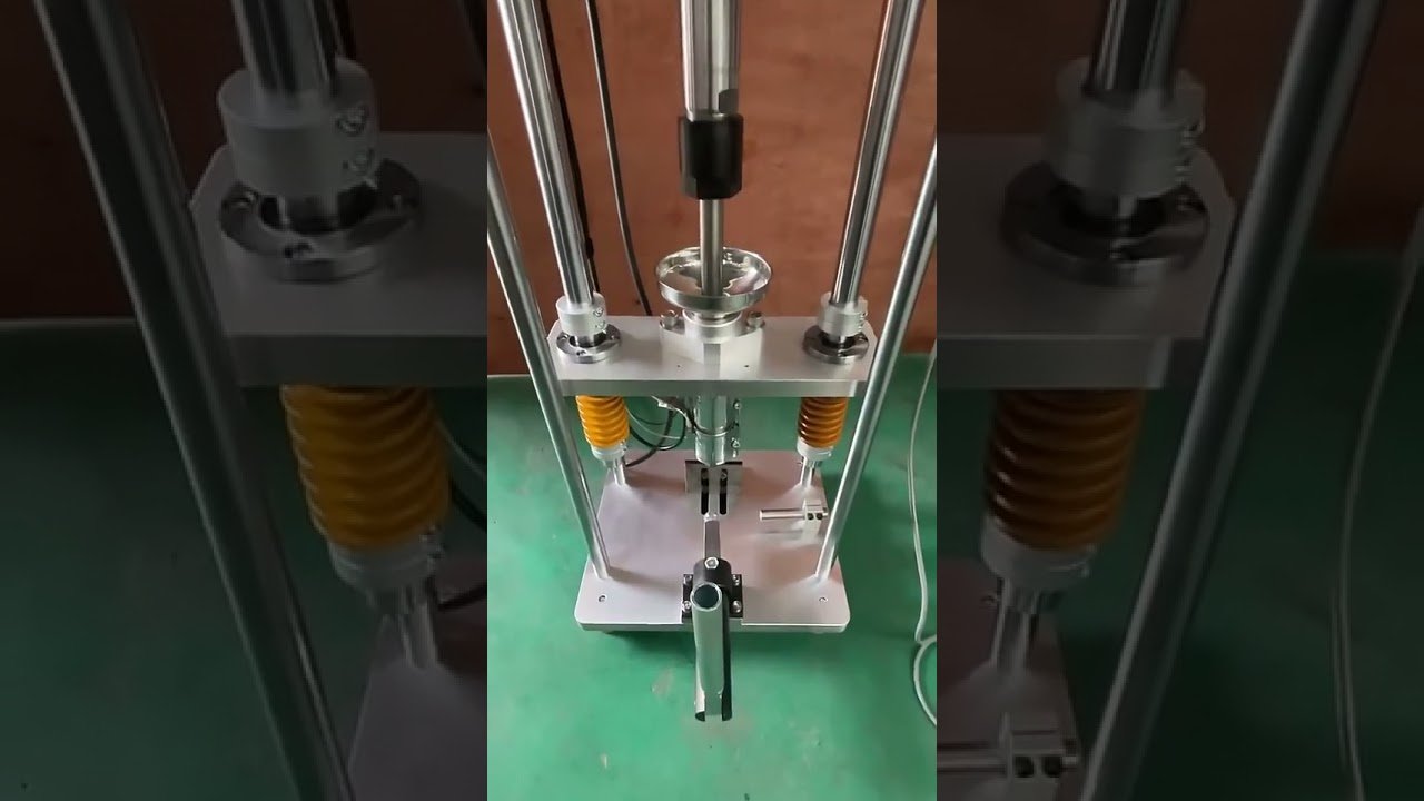 Máquina Injetora Vertical Compacta para Fabricação de Plásticos