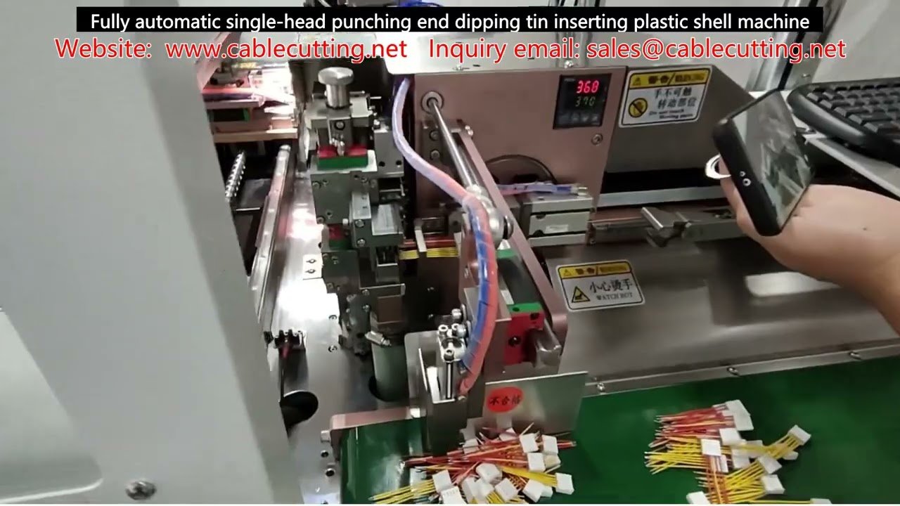 Máquina de decapagem multinúcleo com gerenciamento automático de cabos, decapagem e corte de pontas