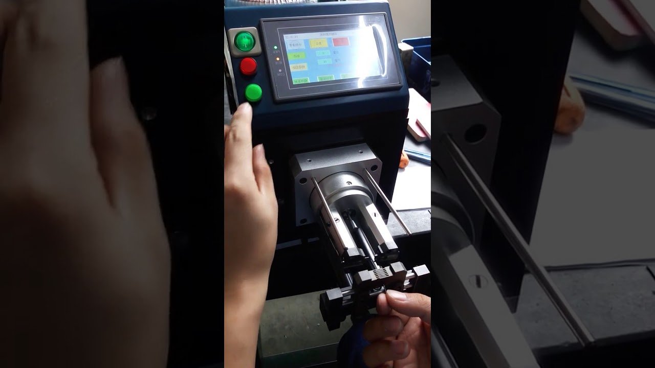 Máquina Automática para Decapar Cabos Coaxiais – Alta Precisão e Eficiência